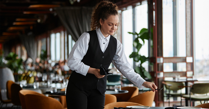 Rischi ergonomici da posizione eretta: chi è esposto e come prevenire