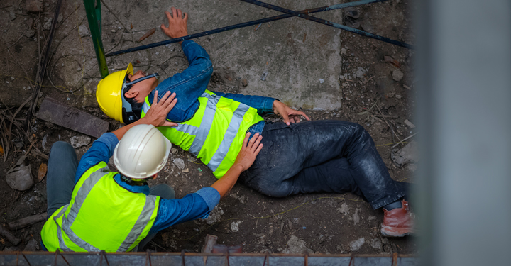 Infortunio in cantiere: responsabilità per mancata verifica strutturale