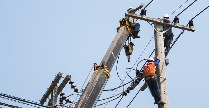 Nuovo elenco autorizzati per lavori sotto tensione oltre 1000 V 10 Nuovo elenco autorizzati per lavori sotto tensione oltre 1000 V