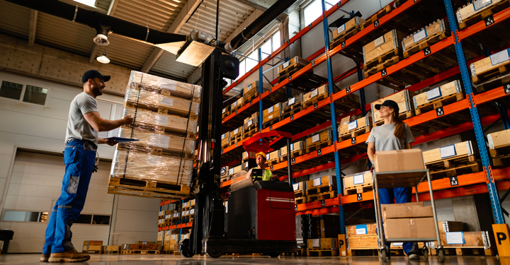 Scaffalature porta-pallet: rischi e sicurezza magazzino 14 Scaffalature porta-pallet: rischi e sicurezza magazzino