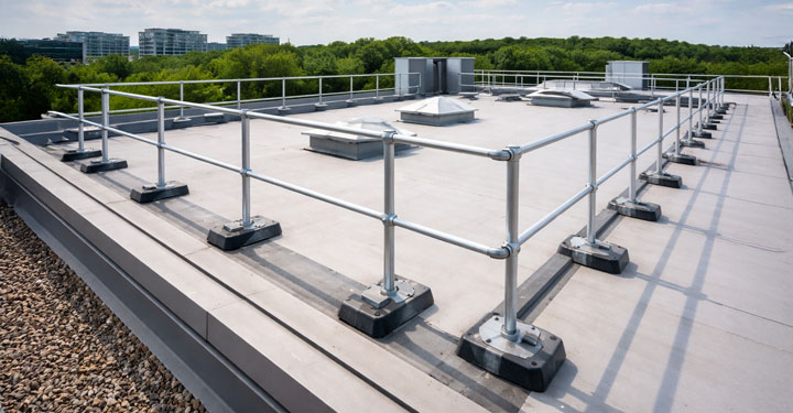 La norma UNI 11996 sui parapetti anticaduta permanenti 10 La norma UNI 11996 sui parapetti anticaduta permanenti