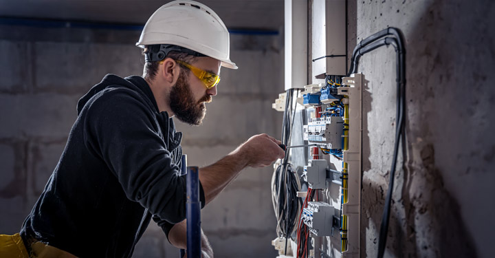 Aggiornamenti CEI 11-27 sui lavori elettrici e sicurezza 10 Aggiornamenti CEI 11-27 sui lavori elettrici e sicurezza