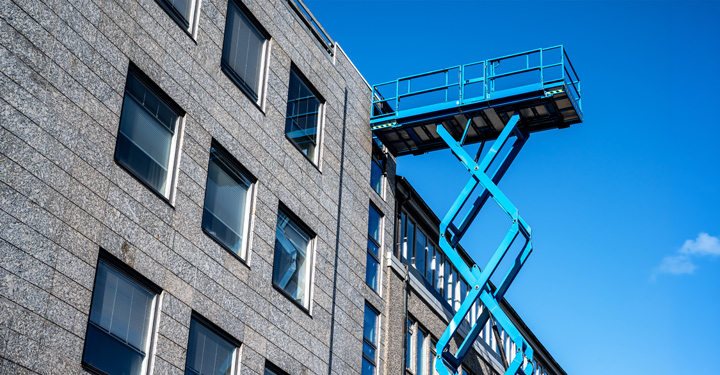 Sicurezza nei cantieri con piattaforme auto-sollevanti