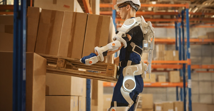 Esoscheletri sul lavoro tra innovazione e rischi