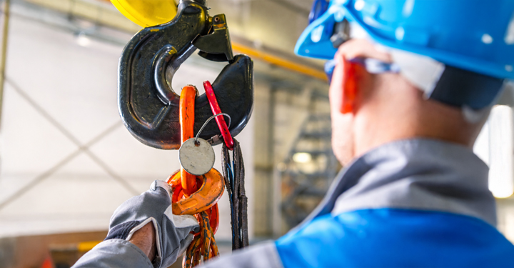 Sicurezza sollevamento: checklist per attrezzature