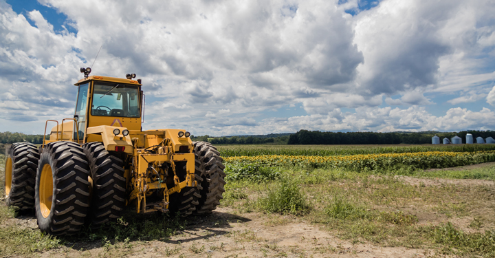 Sicurezza trattori: rischio caduta caricatori frontali