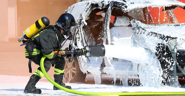 PFAS nelle schiume antincendio: il REACH aggiorna i limiti