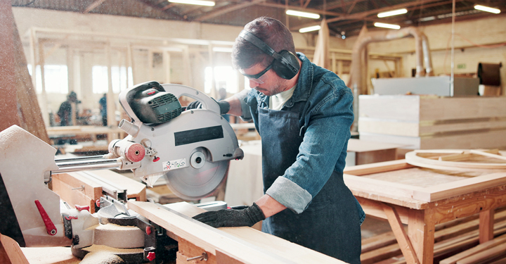 DPI nella lavorazione del legno: protezione per ogni rischio