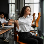 Posture statiche al lavoro: rischi e prevenzione per imprese