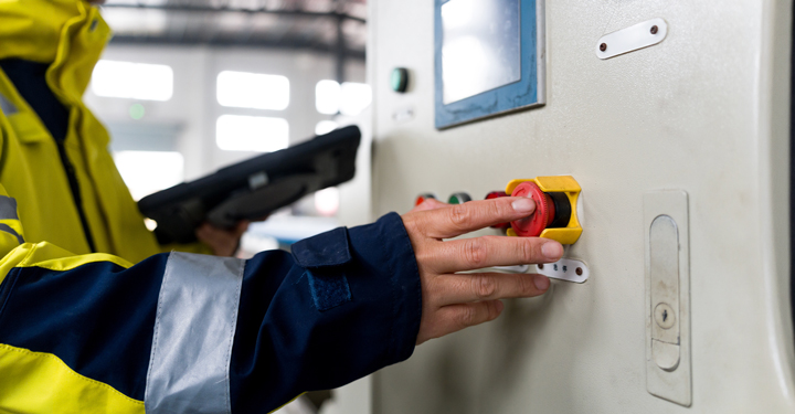 Sicurezza delle macchine: il pulsante rosso non basta