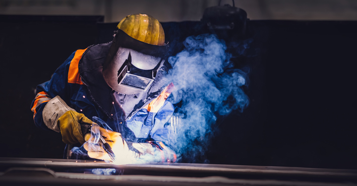 Fumi di saldatura: rischi e prevenzione nei luoghi di lavoro